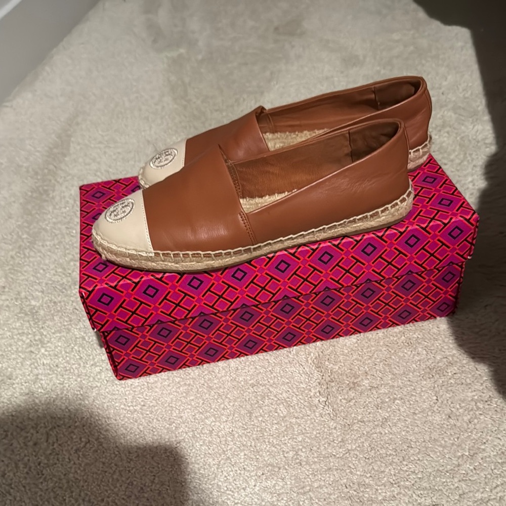 Tory Burch Brown Leather Espadrille with Cream Toe Cap - Picture 2 of 5